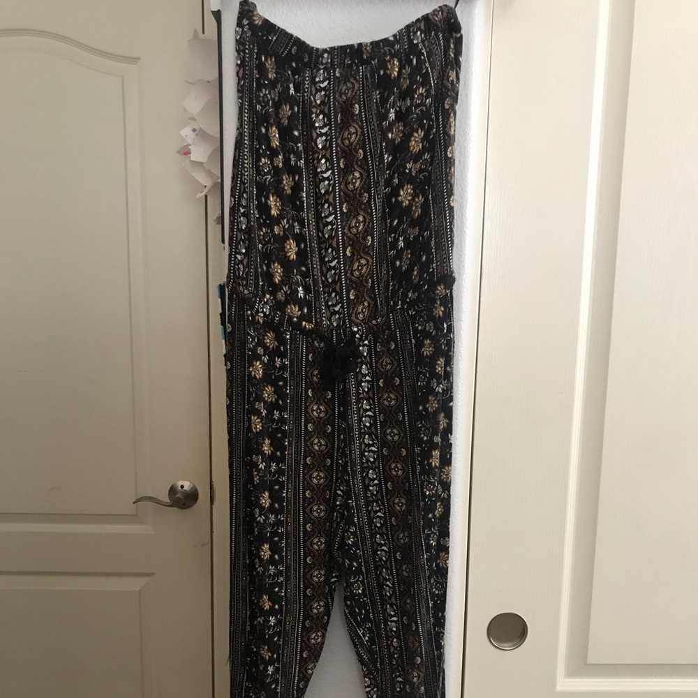 Patterned no sleeve jumpsuit